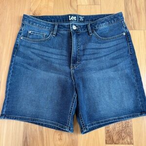 Lee Dark Blue 7” Stretch Regular Mid-Rise Denim Shorts 16M NEVER WORN